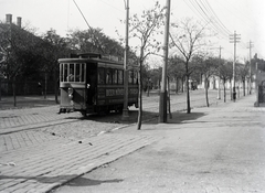 Hungary, Sopron, Kossuth Lajos utca, távolabb jobbra a Ferenczy János utca torkolatánál álló villamos előtt az Óratorony látható., 1922, Sibinger János, tram, pylon, aerial wire, public transport line number, ad, Fortepan #274784