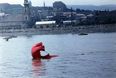 Magyarország, Budapest I., augusztus 20-i vízi- és légiparádé, háttérben balra a Batthyány téri Szent Anna-templom., 1970, Kristek Pál, ejtőernyő, ejtőernyős, Budapest, Fortepan #274883