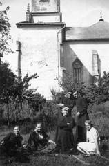 Ukraine,Zakarpattia Oblast, Berehove, a katolikus templom., 1943, Mészöly Leonóra, Catholic Church, arms around shoulders, Fortepan #27493