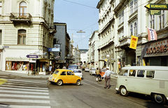 Ausztria, Gmunden, Theatergasse, balra az Am Graben torkolata., 1971, Kristek Pál, Fiat 500, Volkswagen Transporter 1, Fortepan #274948