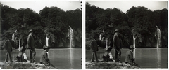 Horvátország, Plitvice Nemzeti Park, vízesés., 1908, Schoch Frigyes, keménykalap, sétabot, vízesés, sztereófotó, Fortepan #27587