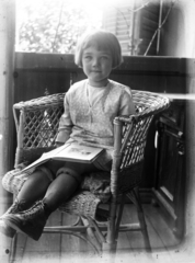 1914, Bachler család, girl, book, wicker chair, storybook, Fortepan #276025