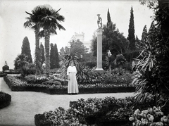 Italy, Trieste, a Miramare kastély díszkertje., 1909, Bojér Tibor, sculpture, palm tree, pillar, garden, Fortepan #276045