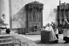 Hungary, Esztergom, Bazilika, a felvétel a főoltár előtt készült., 1956, Hámori Gyula, Best of, priest, church interior, kneeling, Fortepan #276132