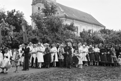 Hungary, Rákóczi út, úrnapi körmenet részvevői, háttérben a Szent András-templom., 1957, Hámori Gyula, folk costume, Fortepan #276178