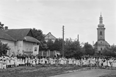 Hungary, Rákóczi út, úrnapi körmenet részvevői, háttérben a Szent András-templom., 1957, Hámori Gyula, procession, Fortepan #276182