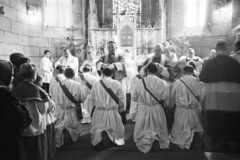 Hungary, Veszprém, Szentháromság tér, Szent Mihály-székesegyház, a felvétel papok szentelésekor készült., 1954, Hámori Gyula, ordination, kneeling, blessing, Fortepan #276196