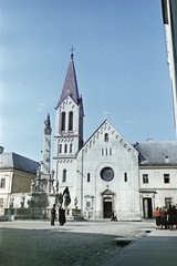 Magyarország, Veszprém, Szentháromság tér, a Szentháromság-szobor mögött a Szent István ferences templom., 1957, Hámori Gyula, szentháromság szobor, székesegyház, Fortepan #276202