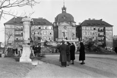 Magyarország, Budapest VIII., Golgota tér, előtérben középen a kálváriakápolna, mögötte a Delej utca melletti háztömb látható, 1955, Hámori Gyula, kupola, épület, kereszt_jelkép, lépcsősor, Budapest, Fortepan #276222