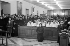 Hungary, Budapest VIII., Mikszáth Kálmán tér 1., Piarista Gimnázium (később a Pázmány Péter Katolikus Egyetem egyik épülete). A felvétel papok szentelésekor az első emeleti kápolnában készült., 1954, Hámori Gyula, devotee, organ, Piarist Order, ordination, Budapest, Fortepan #276237