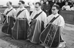 Hungary, Budapest VIII., Mikszáth Kálmán tér 1., Piarista Gimnázium (később a Pázmány Péter Katolikus Egyetem egyik épülete). A felvétel papok szentelésekor az első emeleti kápolnában készült., 1954, Hámori Gyula, priest, ordination, novice, Piarist Order, Budapest, Fortepan #276240