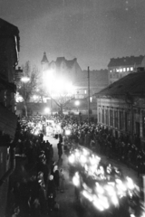 Hungary, Budapest XIII., körmenet résztvevői a Dankó utcában, távolabb a Kálvária (Kulich Gyula) tér melletti házak láthatók., 1959, Hámori Gyula, Budapest, night, Fortepan #276253