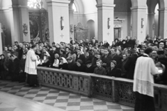 1954, Hámori Gyula, church interior, surplice, priest, devotee, mass, Fortepan #276260