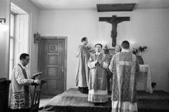 1956, Hámori Gyula, crucifix, vestments, Fortepan #276278