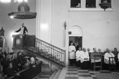 Hungary, Budapest IX., Haller utca, Páli Szent Vince-templom., 1960, Hámori Gyula, Budapest, pulpit, liturgy, priest, microphone, church interior, Fortepan #276284