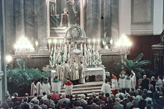 Magyarország, Budapest VI., a Szent Teréz (Labda) utca - Nagymező utca sarkán álló Avilai nagy Szent Teréz-templom (Terézvárosi templom) oltára., 1961, Hámori Gyula, Budapest, Fortepan #276331