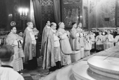 Hungary, Budapest V., Szent István tér, Szent István-bazilika, a felvétel a főoltárnál készült., 1959, Hámori Gyula, ritual, priest, Budapest, Fortepan #276340