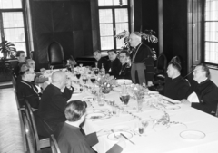 Hungary, Szeged, Aradi vértanúk tere, a felvétel 2. szám alatti Püspöki Hivatalban tartott fogadáson készült., 1960, Hámori Gyula, priest, place, table, Fortepan #276371