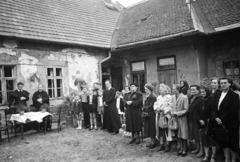 1959, Hámori Gyula, inner courtyard, priest, Fortepan #276399