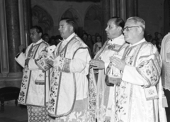 Hungary, Budapest V., Március 15. tér, Belvárosi Nagyboldogasszony Főplébánia-templom, a felvétel az oltár előtt készült. Balról a második Brezanóczy Pál érsek., 1959, Hámori Gyula, Budapest, vestments, Fortepan #276549