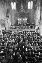 Magyarország, Budapest XIII., Béke tér, Szent László-templom. A szárnyas oltár Molnár C. Pál festőművész alkotása (1939-1942)., 1962, Hámori Gyula, Budapest, Fortepan #276575