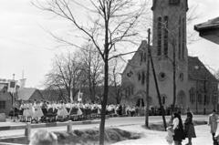 Magyarország, Kerepes, Szabadság út, Szent Anna-templom., 1960, Hámori Gyula, lányok, népviselet, Fortepan #276597