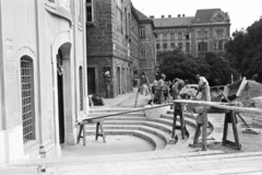 Hungary, Budapest VIII., Gyulai Pál utca, a felvétel a Szent Rókus-kápolna előtt készült, mellette a Rókus kórház., 1958, Hámori Gyula, Budapest, construction, renovation, Fortepan #276646