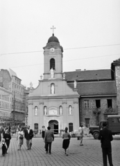 Hungary, Budapest VIII., Rákóczi út - Gyulai Pál utca sarok, Szent Rókus-kápolna és a Rókus kórház., 1958, Hámori Gyula, Budapest, chapel, building statue, pedestrian, Fortepan #276647