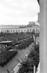 Románia,Erdély, Kolozsvár, Fő tér a magyar csapatok bevonulása idején, a Szent Mihály-templom előtti emelvénynél Horthy Miklós. A felvétel 1940. szeptember 15-én a kormányzói fogadó ünnepségen készült., 1940, Korner Veronika, Fortepan #276815