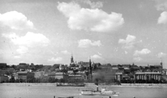 Magyarország, Budapest V.,Budapest I., kilátás Pest felől a Bem (Margit) rakpart és a budai Vár felé, középen szemben a Mátyás-templom., 1941, Korner Veronika, Budapest, Fortepan #276864