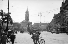 Magyarország, Budapest V.,Budapest IX., Kálvin tér., 1941, Korner Veronika, Best of, református, villamos, járókelő, utcakép, szökőkút, templom, katona, kerékpár, Budapest, Fortepan #276882