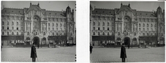 Hungary, Budapest V., Széchenyi István (Ferenc József) tér, Gresham-palota., 1907, Schoch Frigyes, architectural heritage, hat, carriage, street view, hotel, architecture, Secession, bowler hat, palace, stereophoto, Budapest, Zsigmond Quittner-design, József Vágó-design, Art Nouveau architecture, Fortepan #27690