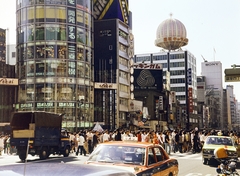 Japan, Tokyo, Ginza-negyed, Chuo-dori és Harumi-dori kereszteződés szemben a San-ai épülete., 1969, Monoki Miklós, Fortepan #276905