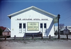 Amerikai Egyesült Államok, Kansas állam, Abilene, Old Abilene Town, az 1870-ben Chapman-ben épült Kansas Pacific vasútállomás áthelyezett épülete, nosztalgikus színházzá alakították Old Abilene Opera House-nak nevezték el., 1971, Monoki Miklós, Fortepan #276927