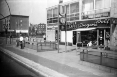 Germany, Hamburg, Wandsbecker Chaussee - Ritterstraße kereszteződése, U-Bahn megálló., 1968, Monoki Miklós, bike lane, bicycle holder, Fortepan #276945