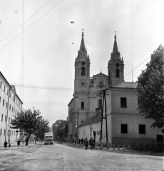 Magyarország, Zirc, Köztársaság utca a Rákóczi tér felől, Ciszterci apátság., 1964, Németh Tamás, Fortepan #276964