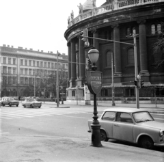 Magyarország, Budapest V., Bajcsy-Zsilinszky út a Szent István-bazilikánál., 1975, Obetkó Miklós, Budapest, Trabant 601, Fortepan #277029