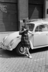 Hungary, Budapest XIII., a felvétel az Újpesti rakpart 7-es számú épülete előtt készült., 1968, Obetkó Miklós, Budapest, sitting on a car, girls'n'cars, Fortepan #277048