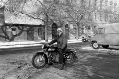 Magyarország, Budapest XIII., Kassák Lajos utca, a felvétel a Botond utca - Huba utca közötti szakaszon készült., 1980, Obetkó Miklós, Simson-márka, Opel Kadett, Budapest, Fortepan #277135