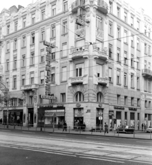 Magyarország, Budapest XIII., Szent István körút, szemben a Hollán Ernő (Fürst Sándor) utca sarkán álló épület látható., 1980, Obetkó Miklós, Budapest, Fortepan #277141