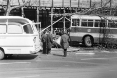 Hungary, Budapest VI., Teréz körút 51. (Lenin körút 105.), közlekedési baleset a 62-es posta előtt., 1977, Obetkó Miklós, accident, bus, Budapest, Fortepan #277156