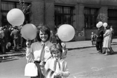 1967, Obetkó Miklós, smile, girls, pedestrian, pioneer, flag, Little drummer, tie, baloon, Fortepan #277191