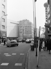 Szlovákia, Pozsony, Kő tér (Kamenné Námestie)., 1973, Obetkó Miklós, gyalogátkelő, Fortepan #277213