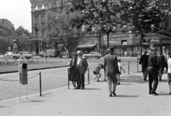 1959, Obetkó Miklós, automobile, street view, pedestrian, sign-board, square, flower bed, trash can, store display, Fortepan #277220