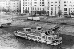 Magyarország, Budapest XIII., kilátás a Margit hídról a Dunára, Jászai Mari téri hajóállomás, háttérben jobbra a Palatinus házak., 1984, Obetkó Miklós, Budapest, Fortepan #277233