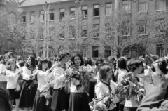 Hungary, Budapest VI., Munkácsy Mihály utca 26., a Kölcsey Ferenc Gimnázium udvara, ballagás., 1977, Obetkó Miklós, graduation, Budapest, Fortepan #277238