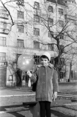 Magyarország, Budapest XIII., Jászai Mari tér, a felvétel a játszótéren készült, háttérben az 5. szám alatti Palatinus-ház., 1966, Obetkó Miklós, Budapest, Fortepan #277354