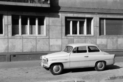 Magyarország, Budapest XIII., Kárpát utca, a felvétel a 2-es számú ház előtt készült., 1962, Obetkó Miklós, Skoda-márka, Skoda Octavia, Budapest, Fortepan #277408