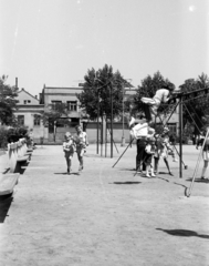 Hungary, Budapest XIII., Béke tér, játszótér, háttérben a 3-as számú ház., 1959, Obetkó Miklós, Budapest, swing, Fortepan #277428