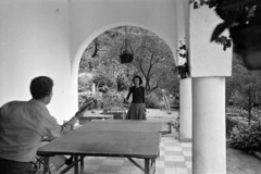 Hungary,Lake Balaton, Szigliget, Kamonkői utca 40., egykor Farkas István festőművész villája., 1965, Obetkó Miklós, draw well, table tennis table, seesaw, porch, man, woman, Fortepan #277468